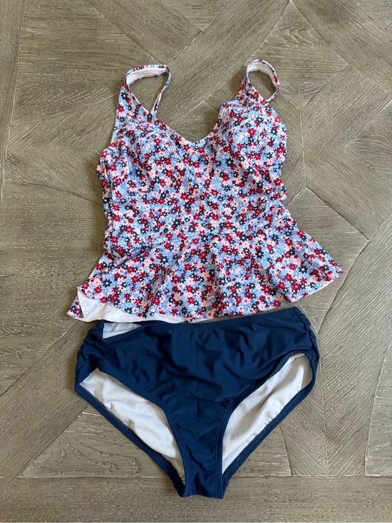 Ruffle Butts Other - Ruffle Butts Women’s Floral Peplum Swimsuit with Navy Bottoms